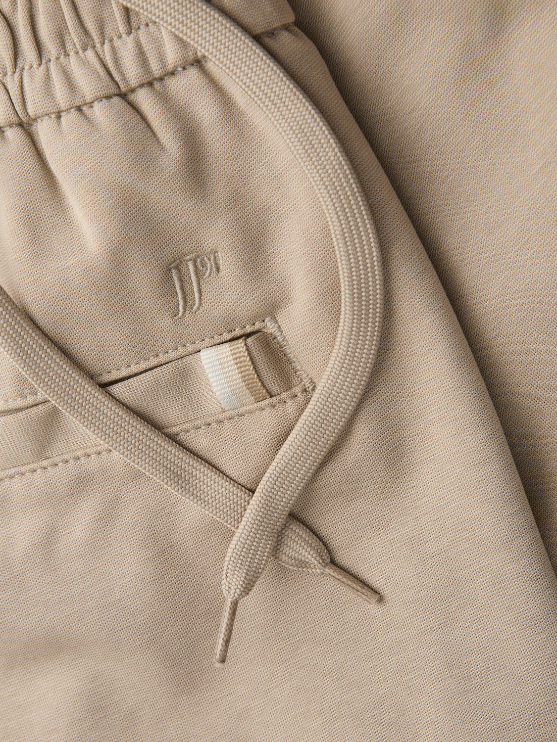 model_shot-detail